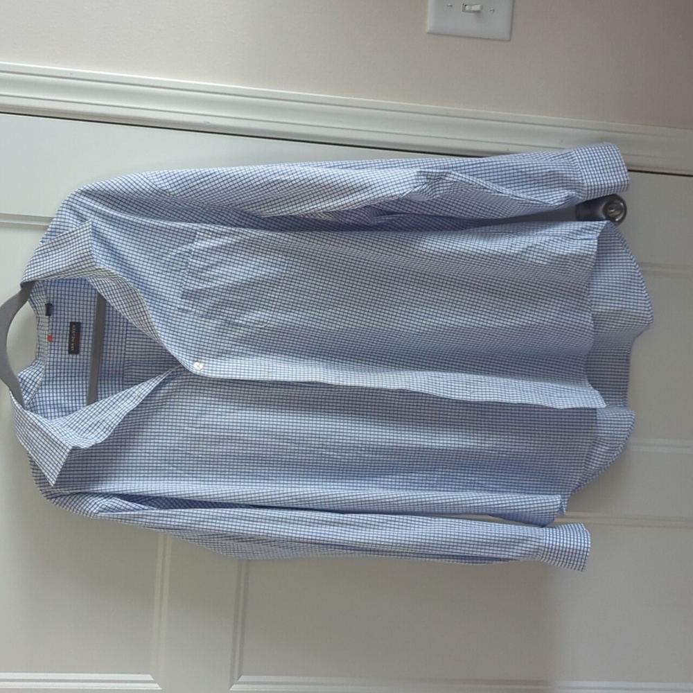 Size X-Large/Neck 17-17½ Blue/White Van Heusen Button Up